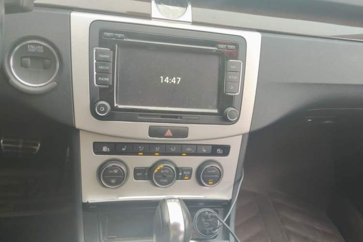 Used Volkswagen Magotan 2015 Revised 1.8TSI Prestige Version Audio And AC Panel