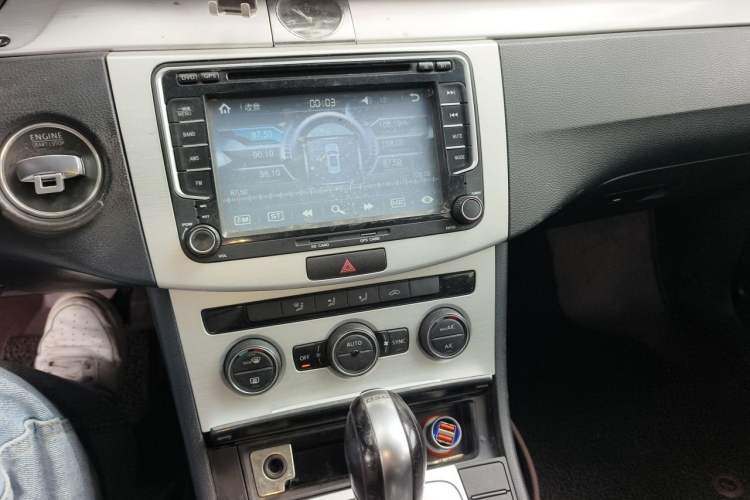 Used Volkswagen Magotan 2015 1.8TSI Advanced Model Audio And AC Panel