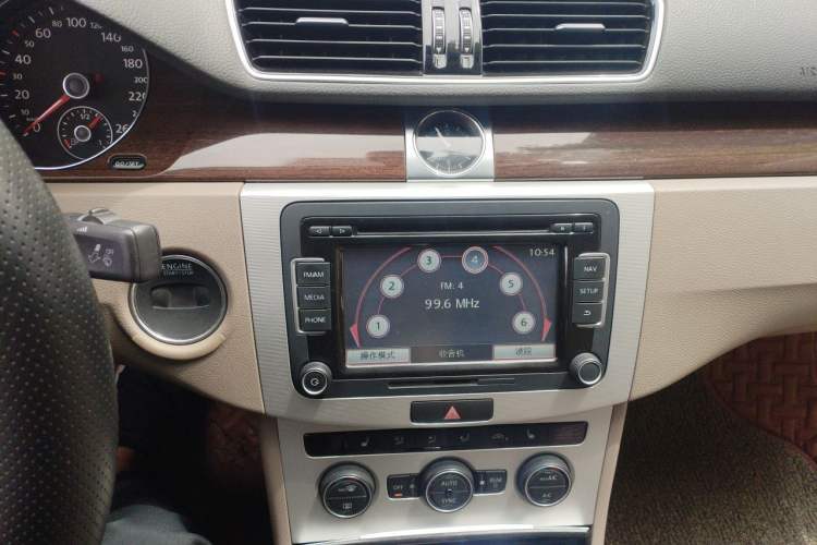Used Volkswagen Magotan 2015 1.8TSI Prestige Model Audio And AC Panel