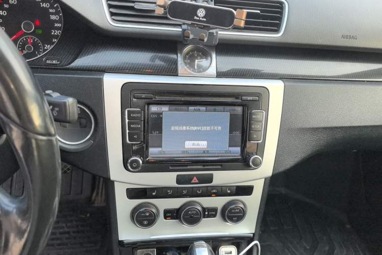 Used Volkswagen Magotan 2015 Facelift 1.8TSI Luxury Model Audio And AC Panel