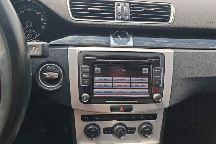 Used Volkswagen Magotan 2015 1.8TSI Luxury Model Audio And AC Panel