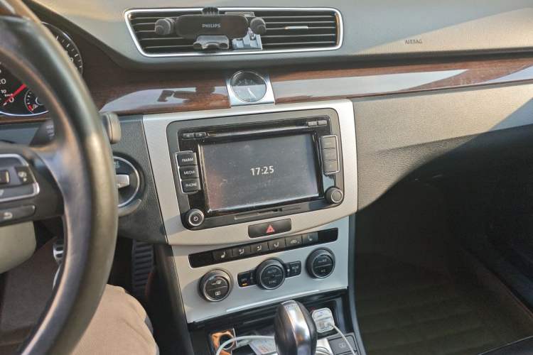 Used Volkswagen Magotan 2015 Revised Version 2.0 TSI Prestige Edition Audio And AC Panel