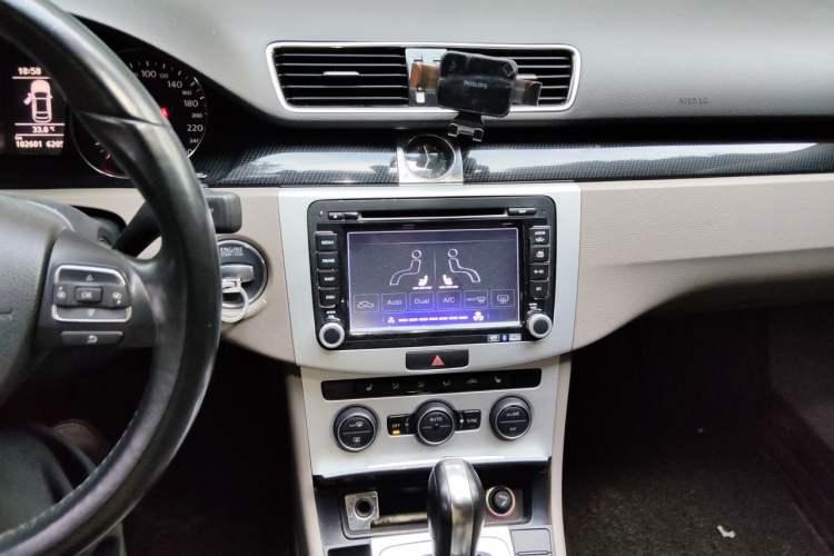 Used Volkswagen Magotan 2015 1.8TSI Luxury Model Audio And AC Panel