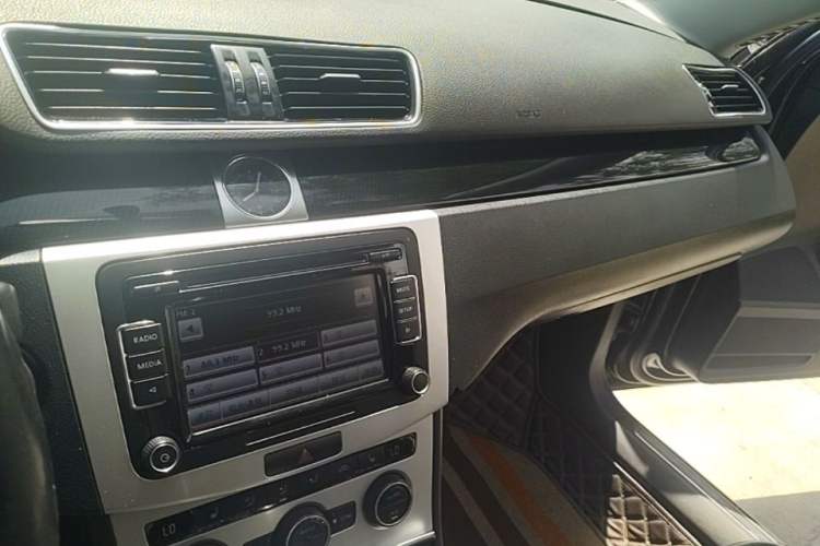 Used Volkswagen Magotan 2015 1.8TSI Luxury Model Audio And AC Panel