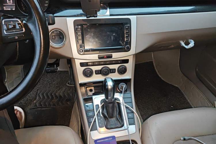Used Volkswagen Magotan 2015 1.8TSI Luxury Model Audio And AC Panel
