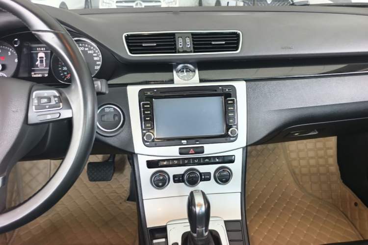 Used Volkswagen Magotan 2015 Facelift 1.8TSI Luxury Model Audio And AC Panel