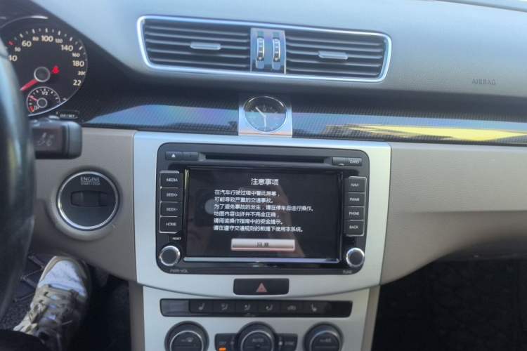Used Volkswagen Magotan 2015 1.8TSI Luxury Model Audio And AC Panel