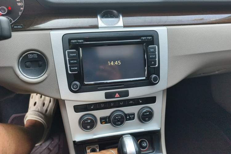 Used Volkswagen Magotan 2015 Revised Version 2.0 TSI Prestige Edition Audio And AC Panel