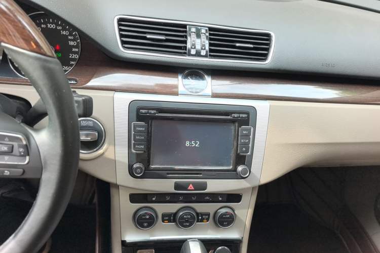 Used Volkswagen Magotan 2015 2.0 TSI Prestige Model Audio And AC Panel