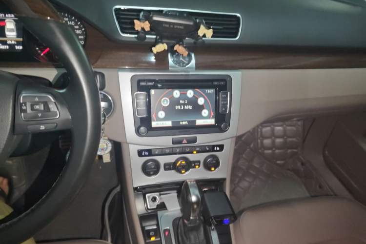 Used Volkswagen Magotan 2015 Revised Version 2.0 TSI Prestige Edition Audio And AC Panel