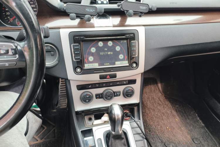 Used Volkswagen Magotan 2015 Revised Version 2.0 TSI Prestige Edition Audio And AC Panel