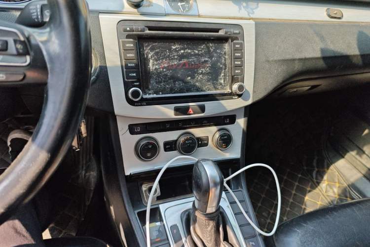 Used Volkswagen Magotan 2015 1.8TSI Advanced Model Audio And AC Panel