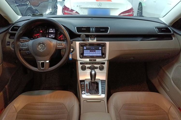 Used Volkswagen Magotan 2015 Facelift 1.8TSI Luxury Model Center Console
