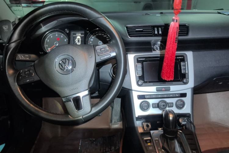 Used Volkswagen Magotan 2015 1.8TSI Luxury Model Center Console