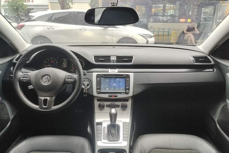 Used Volkswagen Magotan 2015 1.8TSI Luxury Model Center Console