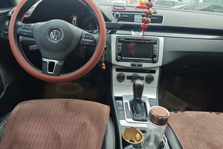 Used Volkswagen Magotan 2015 Facelift 1.8TSI Luxury Model Center Console
