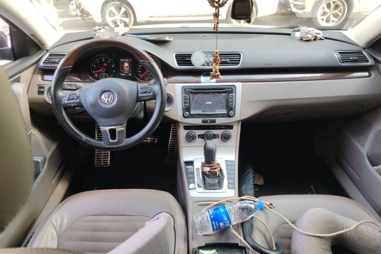 Used Volkswagen Magotan 2015 2.0 TSI Prestige Model Center Console