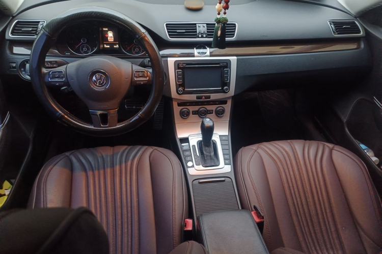 Used Volkswagen Magotan 2015 Revised Version 2.0 TSI Prestige Edition Center Console