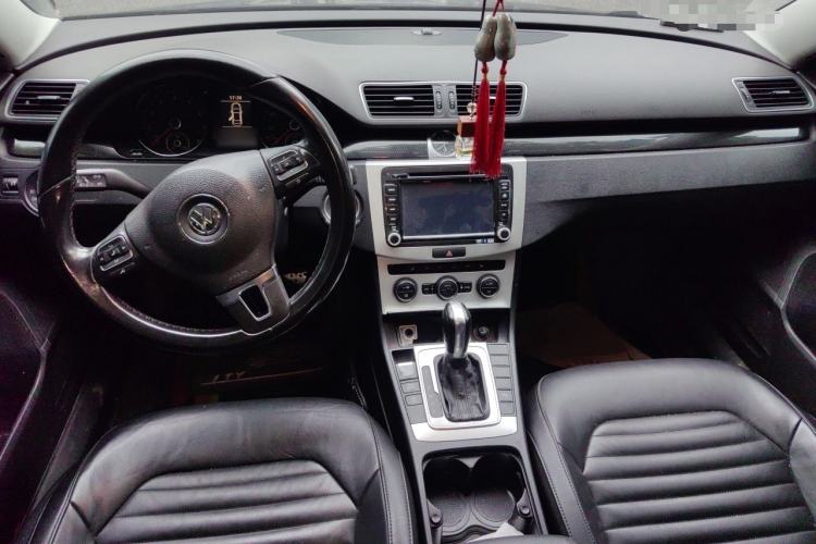 Used Volkswagen Magotan 2015 2.0 TSI Luxury Model Center Console
