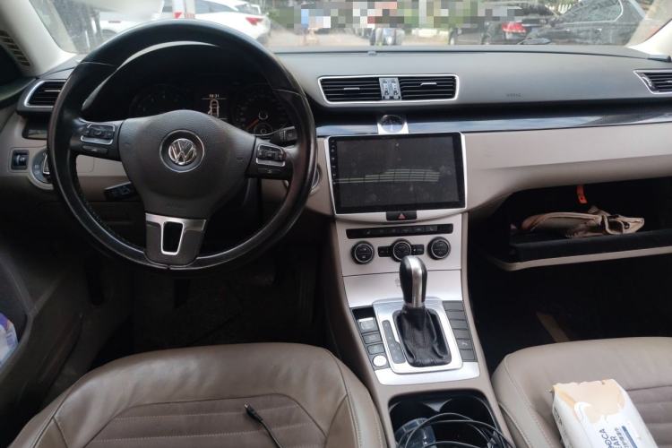 Used Volkswagen Magotan 2015 Facelift 1.8TSI Luxury Model Center Console