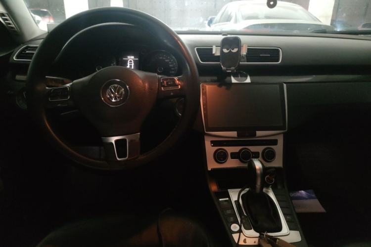 Used Volkswagen Magotan 2015 2.0 TSI Luxury Model Center Console