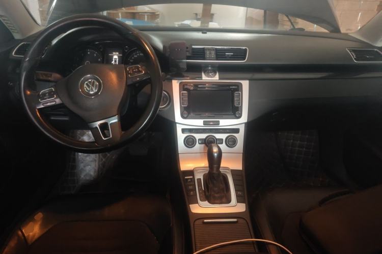 Used Volkswagen Magotan 2015 2.0 TSI Luxury Model Center Console