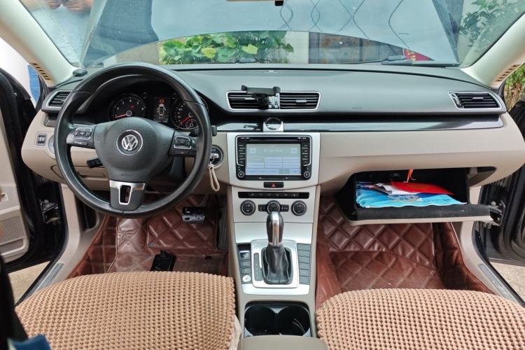 Used Volkswagen Magotan 2015 Facelift 1.8TSI Luxury Model Center Console