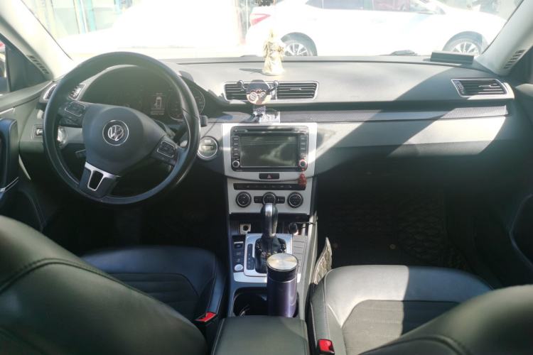 Used Volkswagen Magotan 2015 Revised Version 2.0 TSI Luxury Edition Center Console