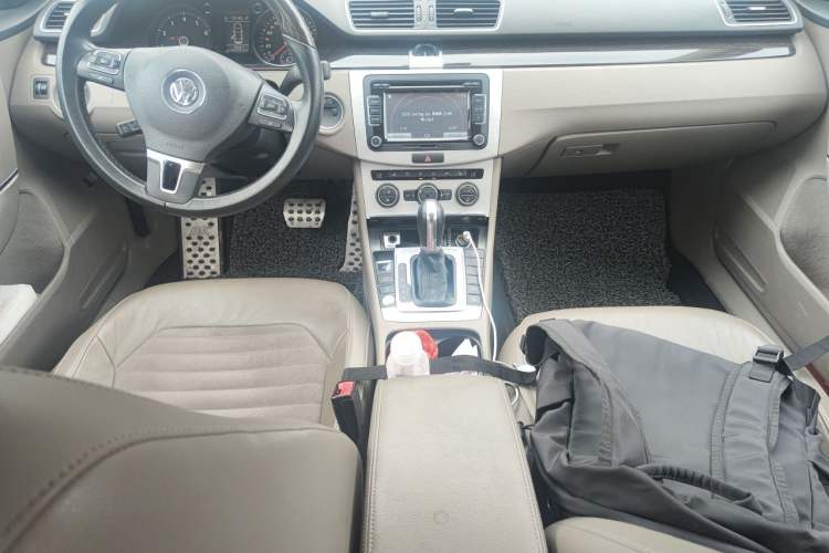 Used Volkswagen Magotan 2015 2.0 TSI Prestige Model Center Console