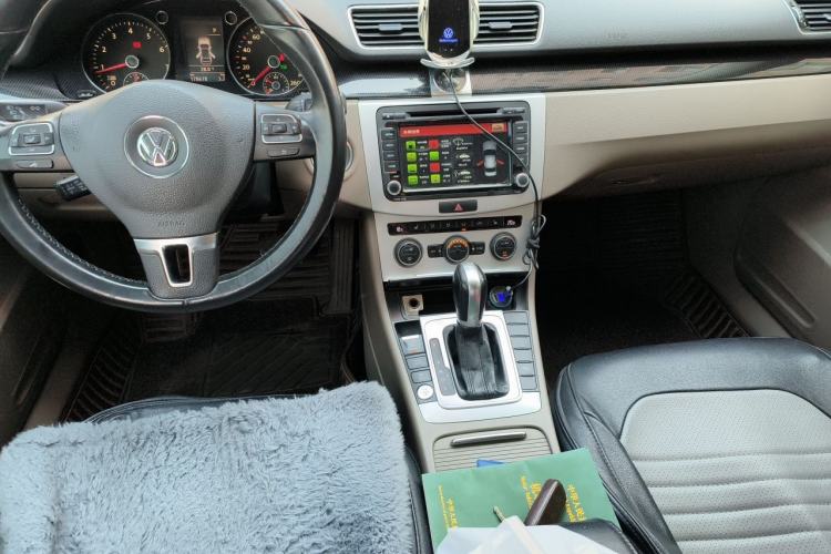 Used Volkswagen Magotan 2015 Facelift 1.8TSI Luxury Model Center Console