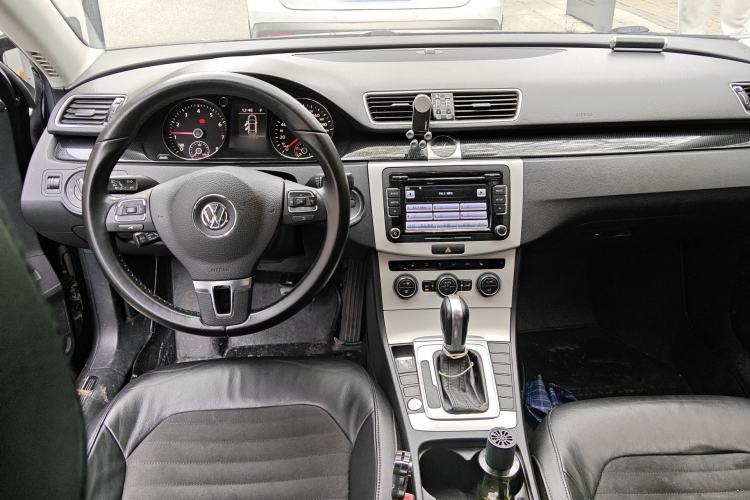 Used Volkswagen Magotan 2015 Facelift 1.8TSI Luxury Model Center Console