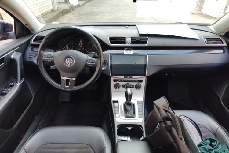 Used Volkswagen Magotan 2015 Facelift 1.8TSI Luxury Model Center Console
