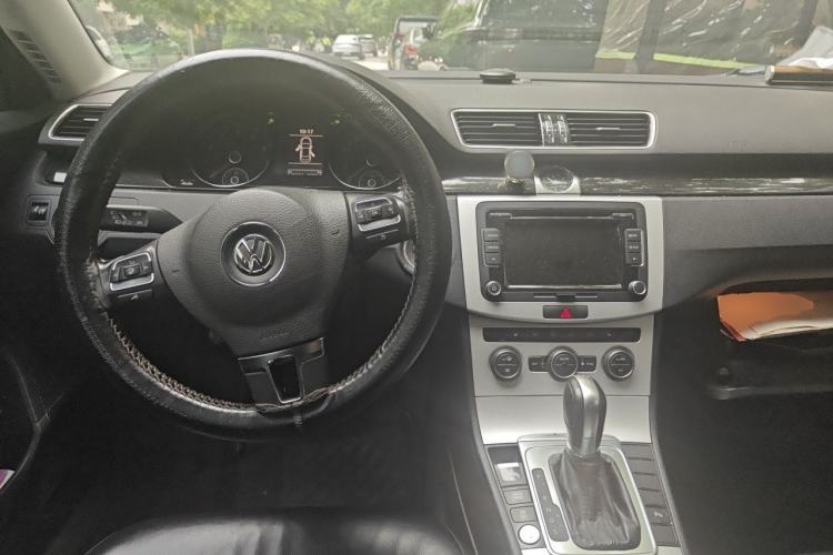 Used Volkswagen Magotan 2015 2.0 TSI Luxury Model Center Console