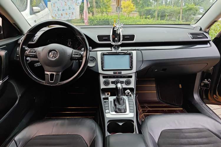 Used Volkswagen Magotan 2015 Facelift 1.8TSI Luxury Model Center Console