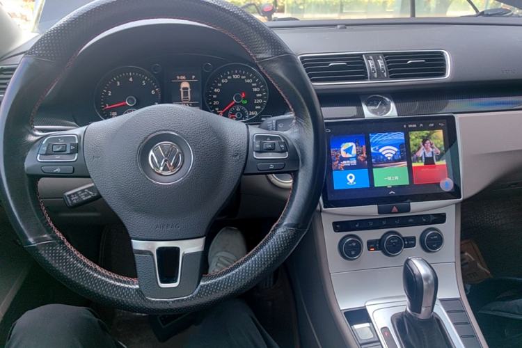 Used Volkswagen Magotan 2015 Facelift 1.8TSI Luxury Model Center Console