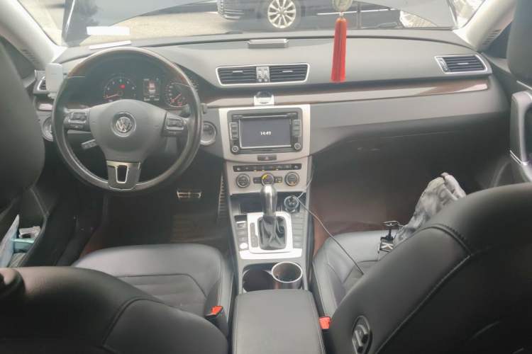 Used Volkswagen Magotan 2015 Revised 1.8TSI Prestige Version Center Console