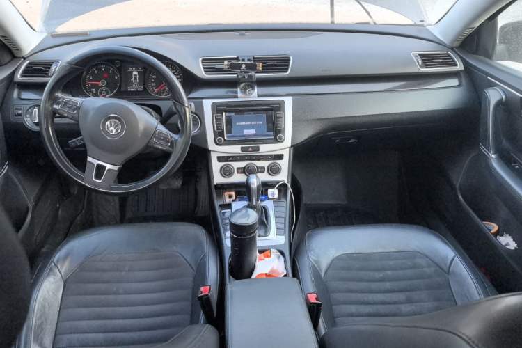 Used Volkswagen Magotan 2015 Facelift 1.8TSI Luxury Model Center Console