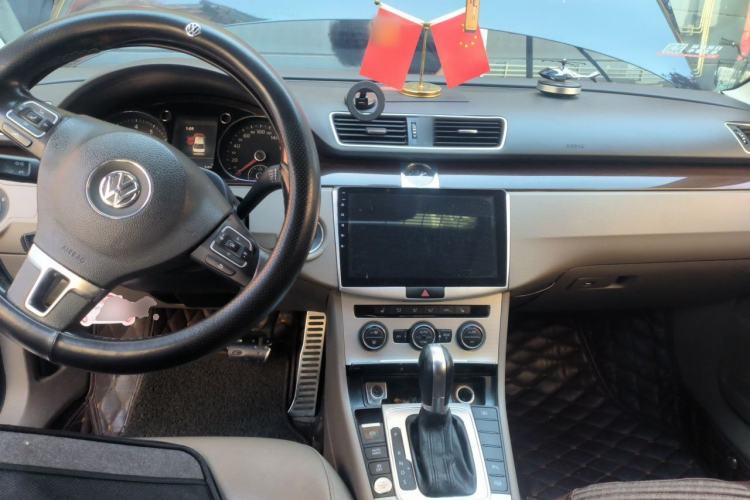 Used Volkswagen Magotan 2015 2.0 TSI Prestige Model Center Console