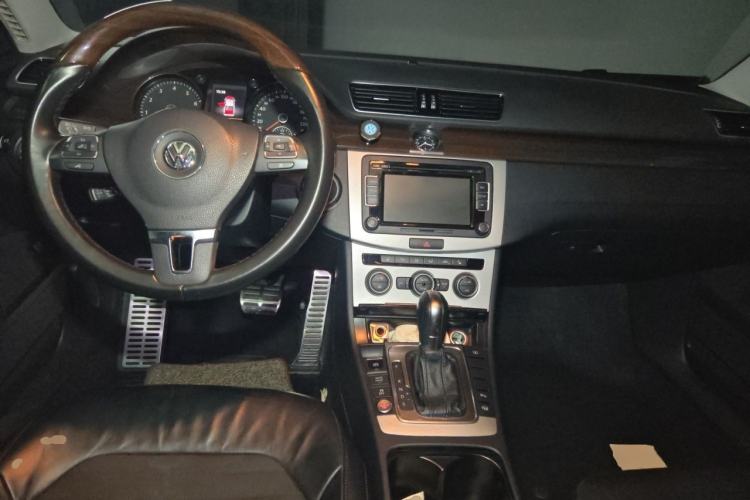 Used Volkswagen Magotan 2015 Revised Version 2.0 TSI Prestige Edition Center Console