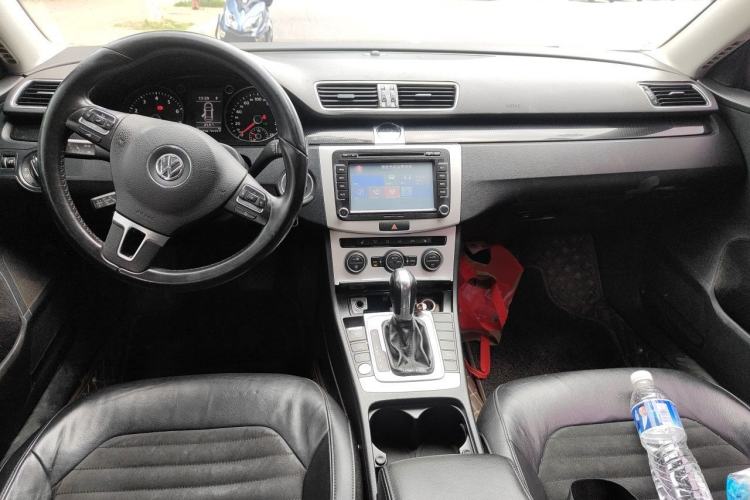 Used Volkswagen Magotan 2015 Facelift 1.8TSI Luxury Model Center Console