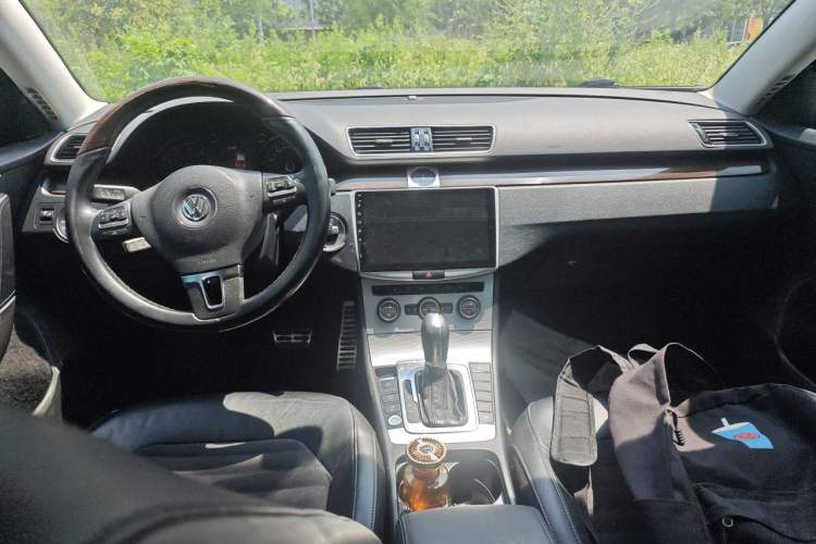 Used Volkswagen Magotan 2015 Revised Version 2.0 TSI Prestige Edition Center Console