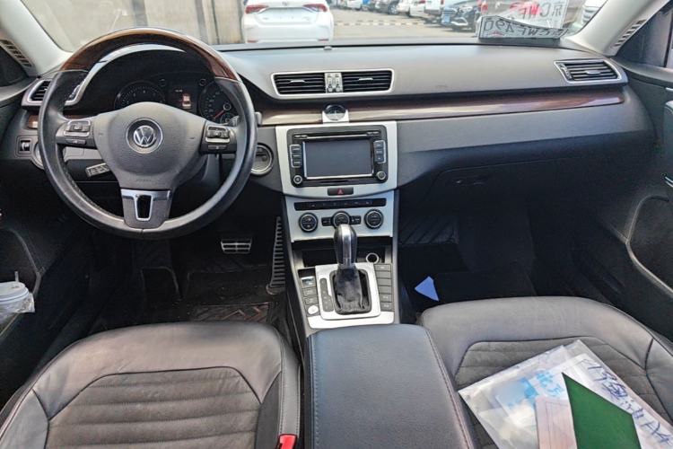 Used Volkswagen Magotan 2015 2.0 TSI Prestige Model Center Console
