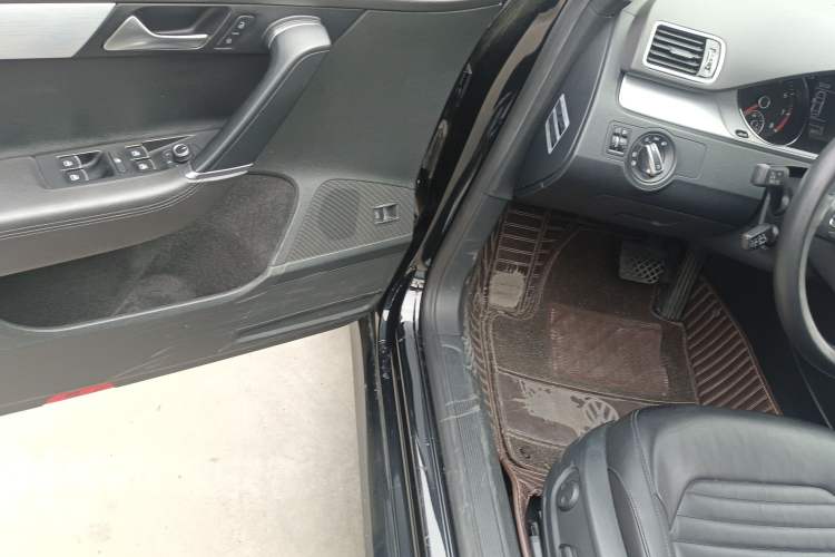 Used Volkswagen Magotan 2015 1.8TSI Advanced Model Driver Seat