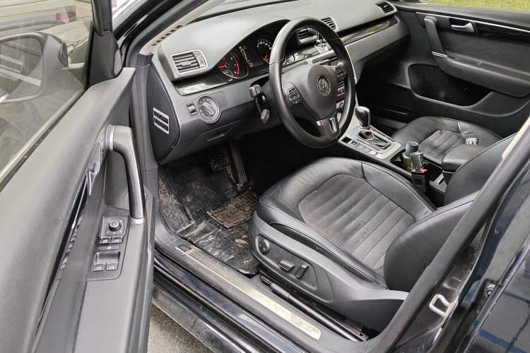 Used Volkswagen Magotan 2015 Facelift 1.8TSI Luxury Model Driver Seat