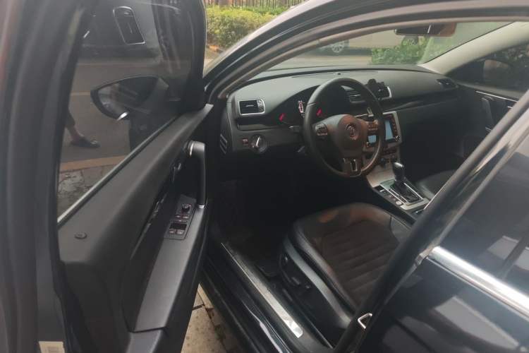 Used Volkswagen Magotan 2015 Facelift 1.8TSI Luxury Model Driver Seat