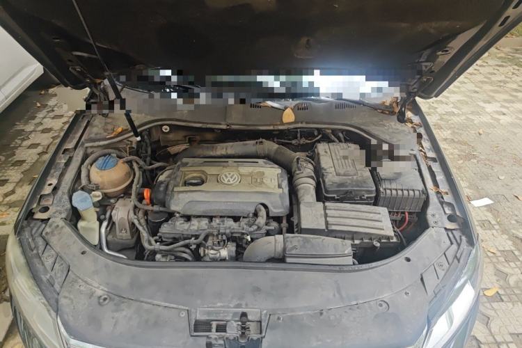 Used Volkswagen Magotan 2015 1.8TSI Advanced Model Engine Bay