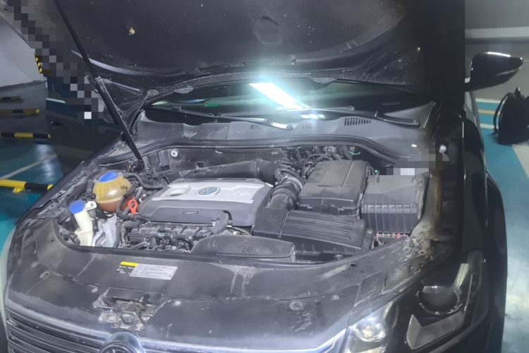Used Volkswagen Magotan 2015 1.8TSI Luxury Model Engine Bay
