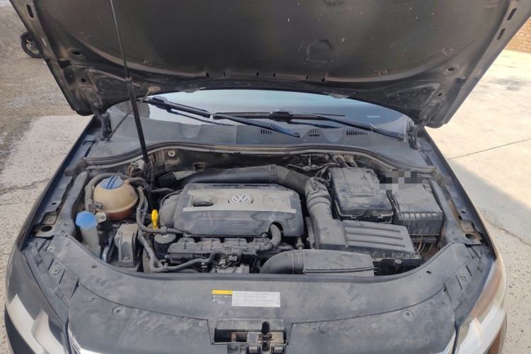 Used Volkswagen Magotan 2015 1.8TSI Advanced Model Engine Bay
