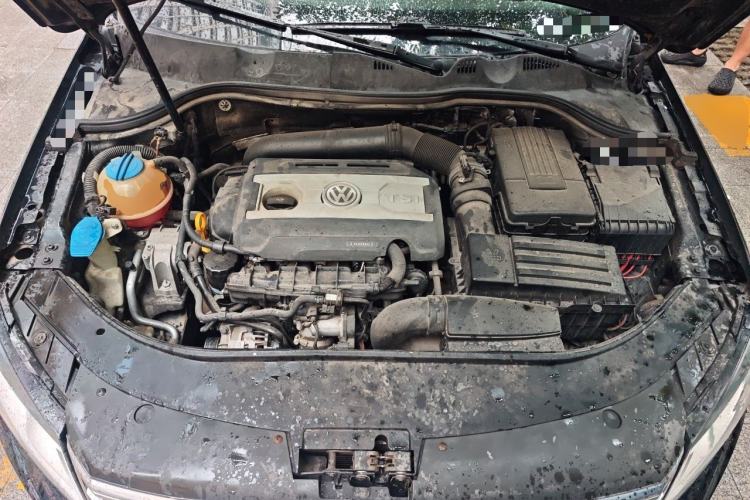 Used Volkswagen Magotan 2015 1.8TSI Advanced Model Engine Bay