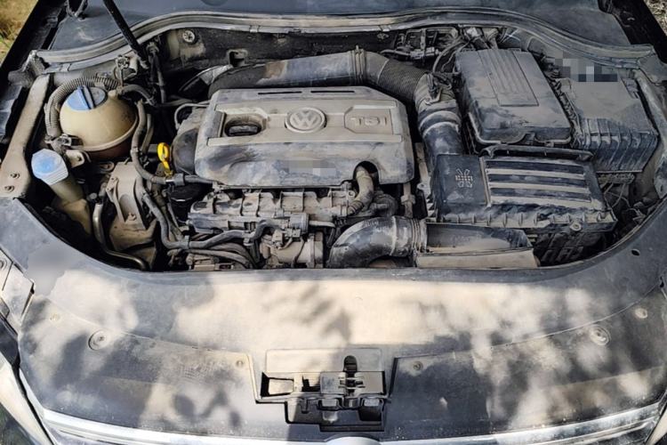Used Volkswagen Magotan 2015 Facelift 1.8TSI Luxury Model Engine Bay